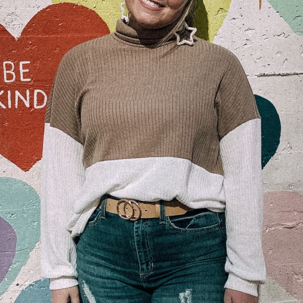 Two toned light Sweater